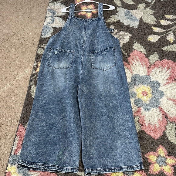 Women’s Cropped Distressed Denim Overalls Large - Picture 4 of 4